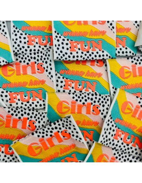 Lot de 5 étiquettes tissées à coudre Girls wanna have fun