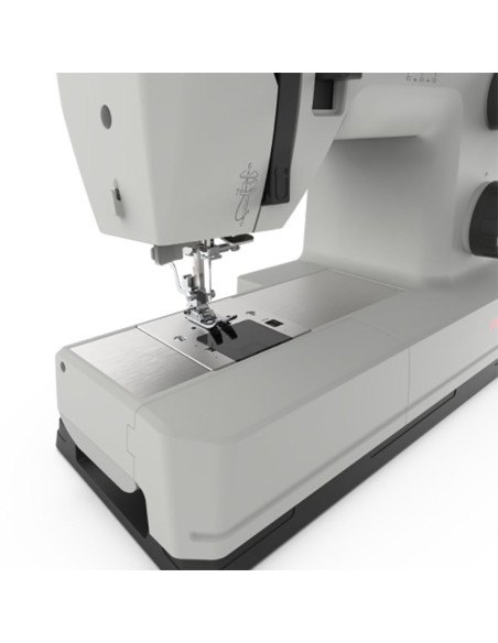Machine à coudre Necchi Q132A
