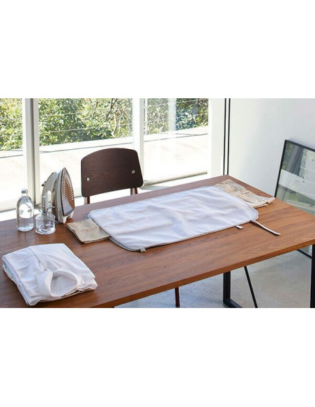 Tapis de repassage enroulable avec pattemouille amovible