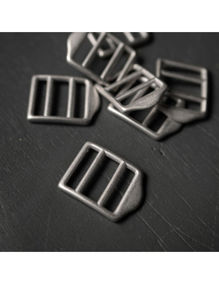 Boucle de réglage métal nickel mat Merchant & Mills 25 mm