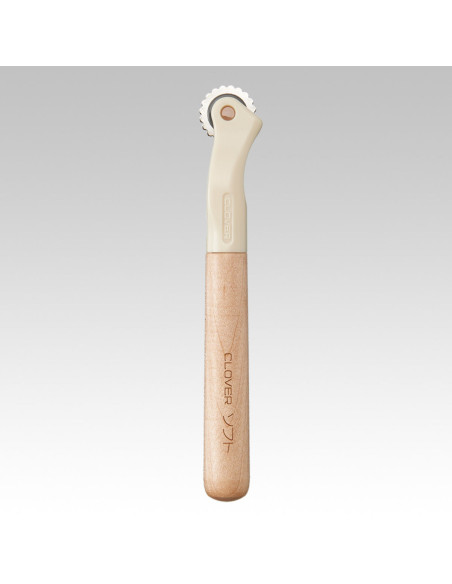 Roulette de traçage dentelure arrondie et manche en bois Clover
