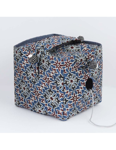 Boite en tissu pour dérouler les pelotes de laine Arjak Lantern Moon