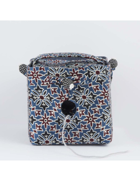 Boite en tissu pour dérouler les pelotes de laine Arjak Lantern Moon