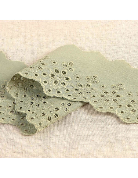 Broderie Anglaise fleurs festonnée Lily - Vert amande