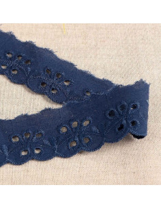 Broderie Anglaise fleurs festonnée Inaya - Bleu marine