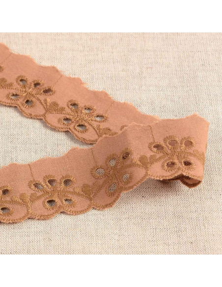 Broderie Anglaise fleurs festonnée Inaya - Nougat