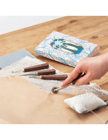 Set d´outils de couture en bois de noyer Clover