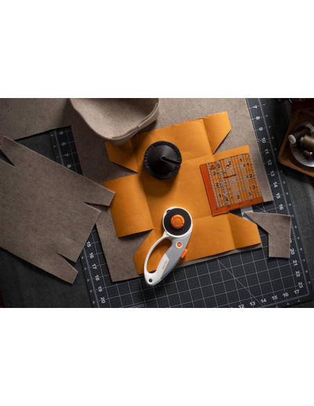 Cutter rotatif Fiskars 2 en 1 lames 45 mm et 60 mm