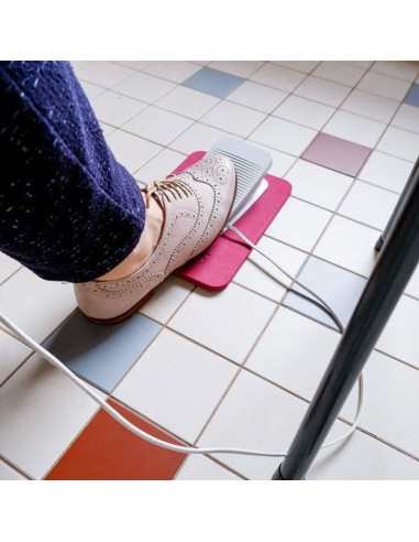 Tapis de pédale pour machine à coudre, à broder et surjeteuse