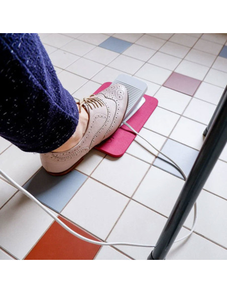 Tapis de pédale pour machine à coudre, à broder et surjeteuse