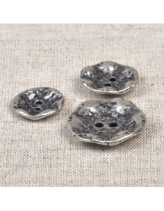 Bouton 2 trous métal martelé - Argent vieilli