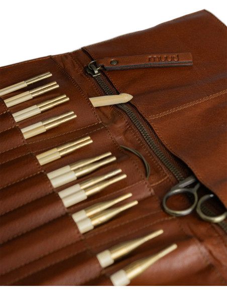 Etui de rangement en cuir pour aiguilles circulaires Muud Stockholm - Rich Brown