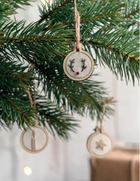 Livre broderies de Noël