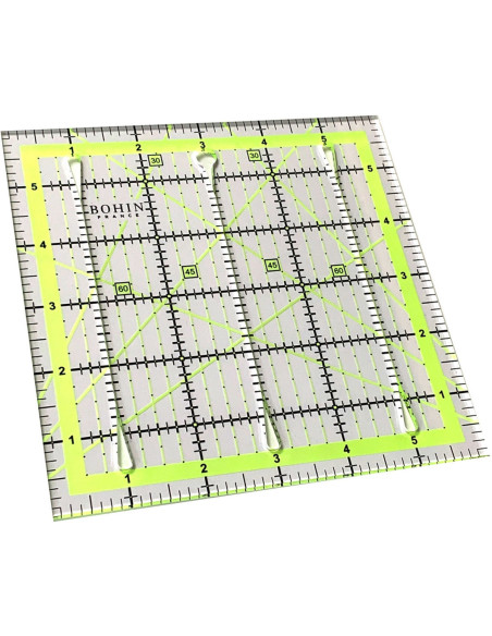 Règle de patchwork avec fentes de découpe Bohin 6 x 6 inch