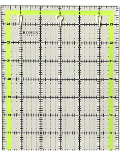 Règle de patchwork avec fentes de découpe Bohin 6 x 24 inch 2