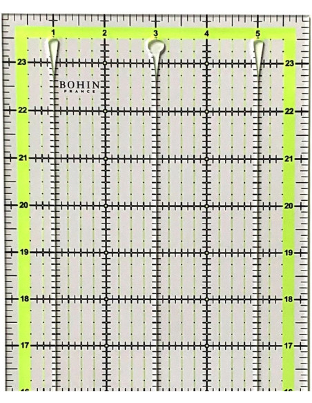 Règle de patchwork avec fentes de découpe Bohin 6 x 24 inch