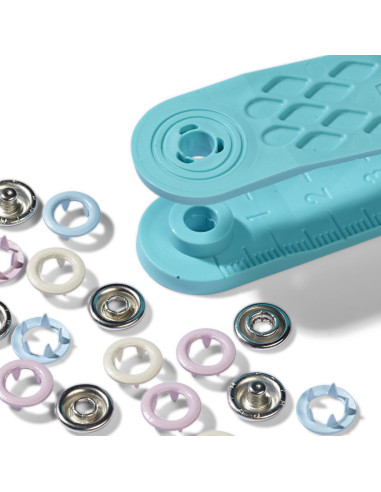 Boite de 21 boutons pression jersey rose, bleu et écru avec outil 8 mm