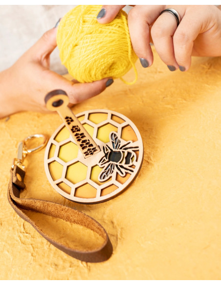 Bracelet porte pelote de laine - Abeille