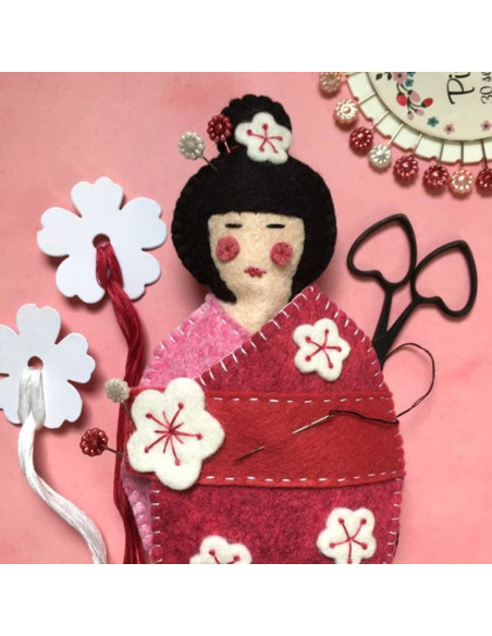 Kit feutrine kokeshi pique épingles et range ciseaux
