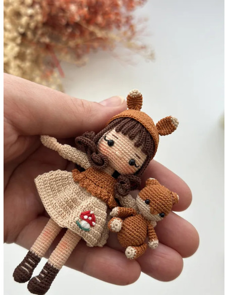 Livre poupées en micro-crochet