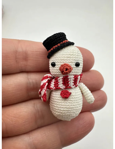 Livre poupées en micro-crochet