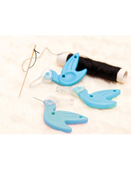 Enfile aiguille oiseau avec coupe-fil