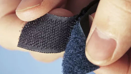 Comment coudre du velcro à la machine ou à la main