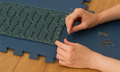 Comment bloquer un tricot ou un ouvrage au crochet – Guide complet